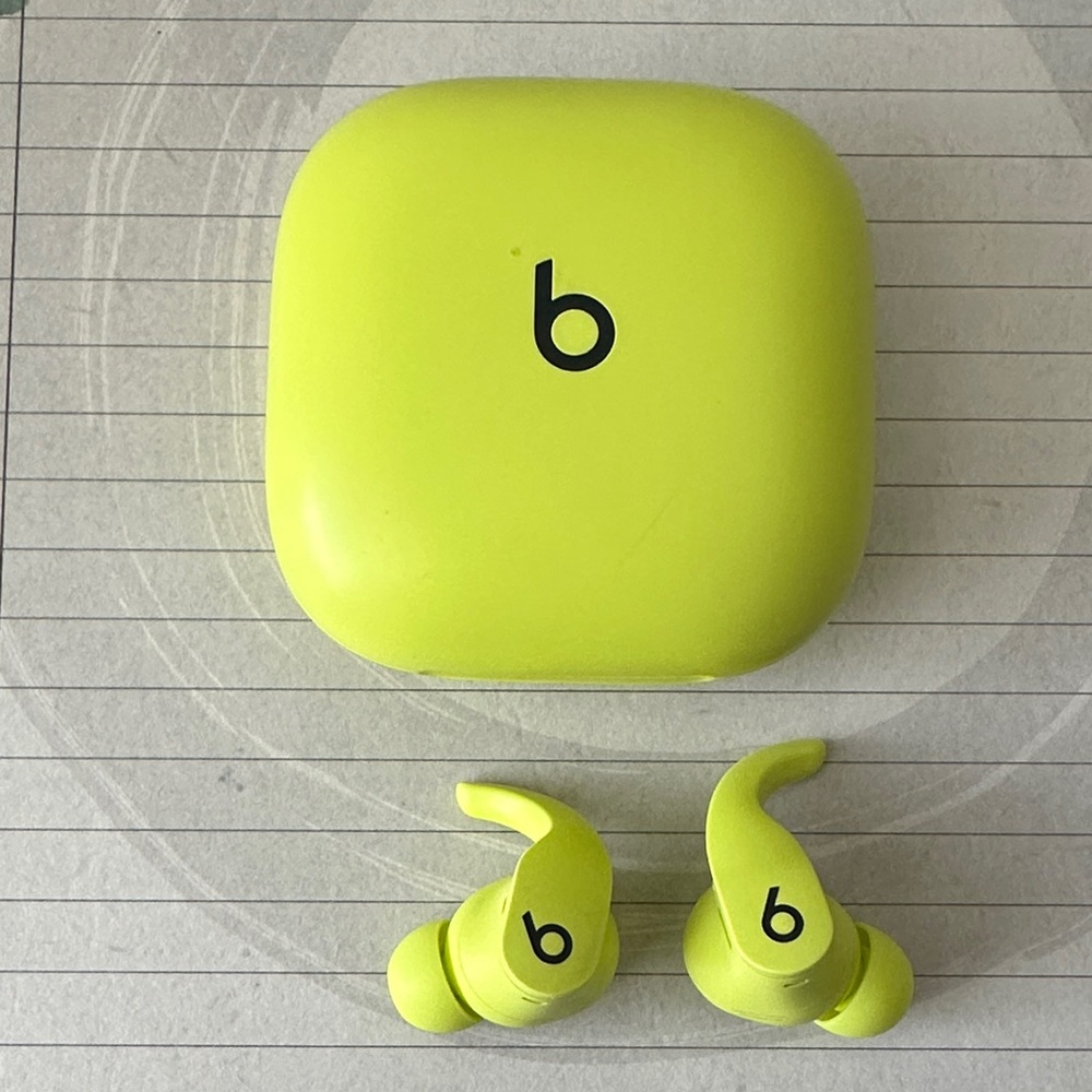 *SEE DESCRIPTION* BEATS FIT PRO
